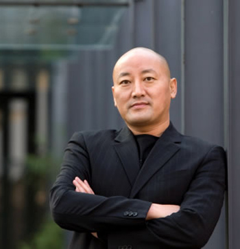 董事长：卫平